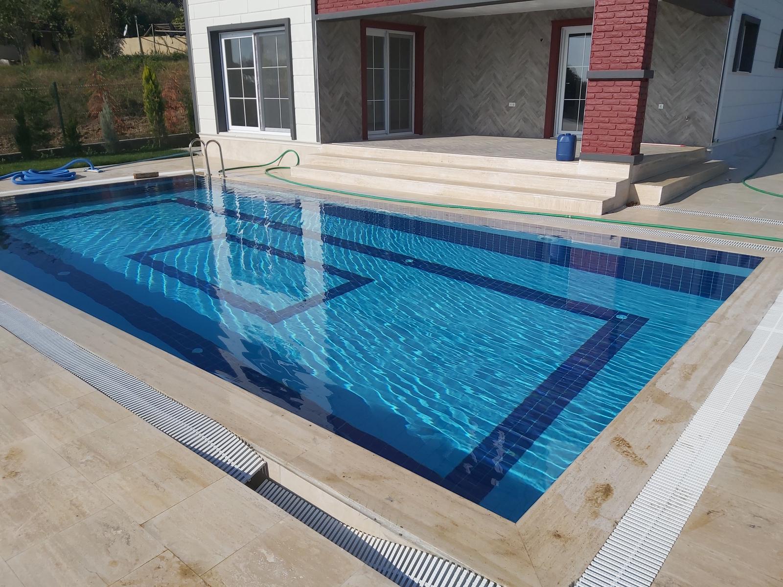 Villa Açık Havuz ve Aydınlatma